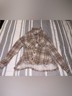 Gilli Tan and White Plaid Button-Up Shirt